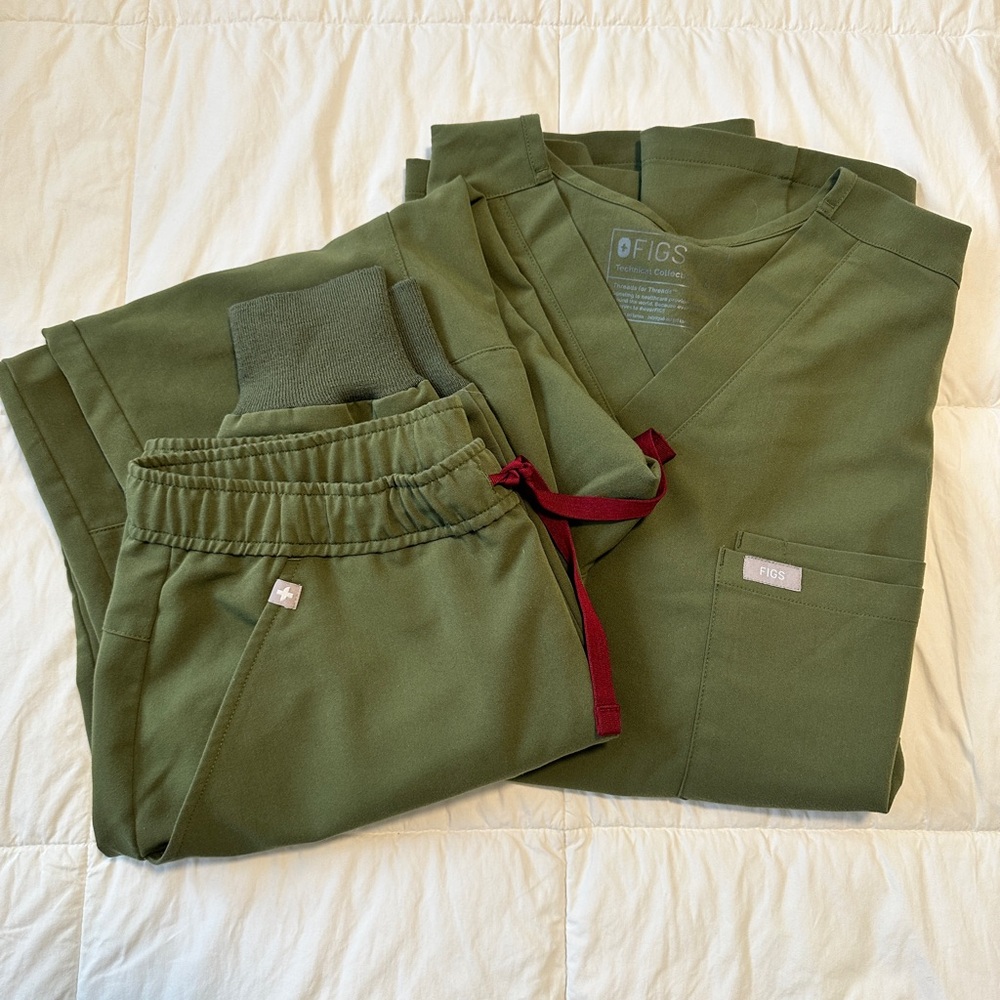 FIGS Men's Dark Olive Green Scrubs - Leon Scrub Top & Tansen Jogger Pants
